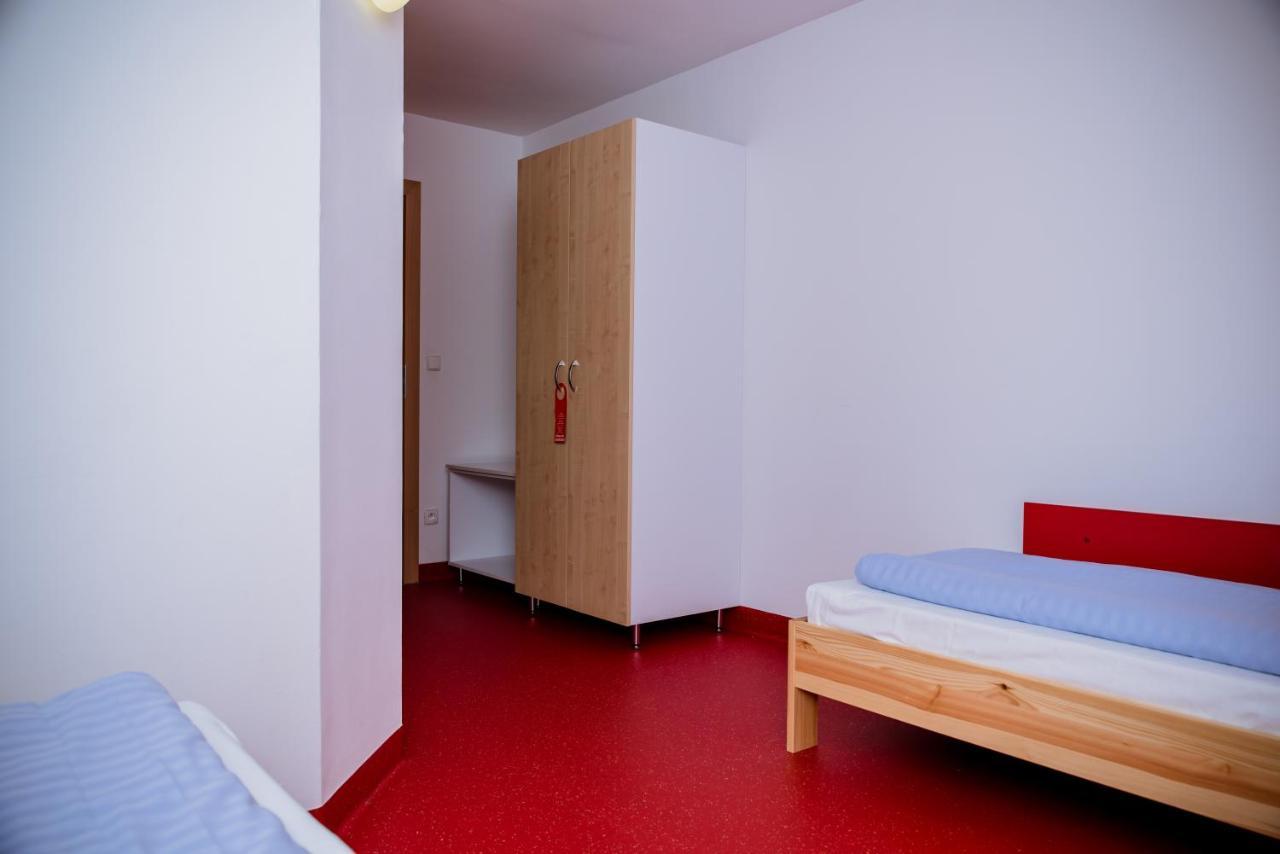 Miedzynarodowy Dom Spotkan Mlodziezy W Oswiecimiu Экстерьер фото