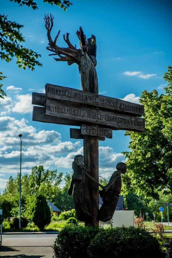 Miedzynarodowy Dom Spotkan Mlodziezy W Oswiecimiu Экстерьер фото